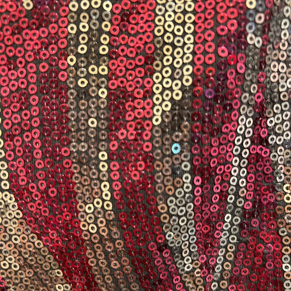 Material Girl Sequined Hi-Lo Top NWOT Size M - Picture 4 of 6